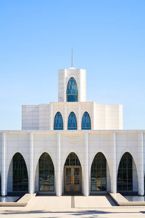 Exterior of the Brasilia Brazil Temple. It features the front of the temple and the entrance area. Image was taken during the day.