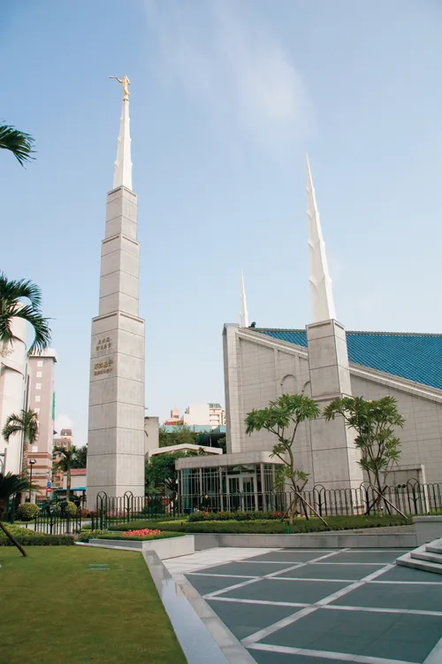 A daytime image of the Taipei Taiwan Temple, with a view of the entrance and two spires and a partial view of the grounds.