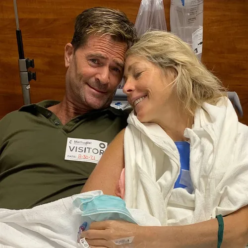 husband visiting his wife in the hospital