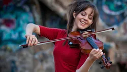 Lindsey Stirling playing her violin