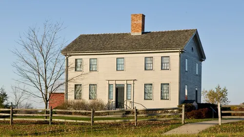 ang sa gawas nga bahin sa balay ni John Johnson