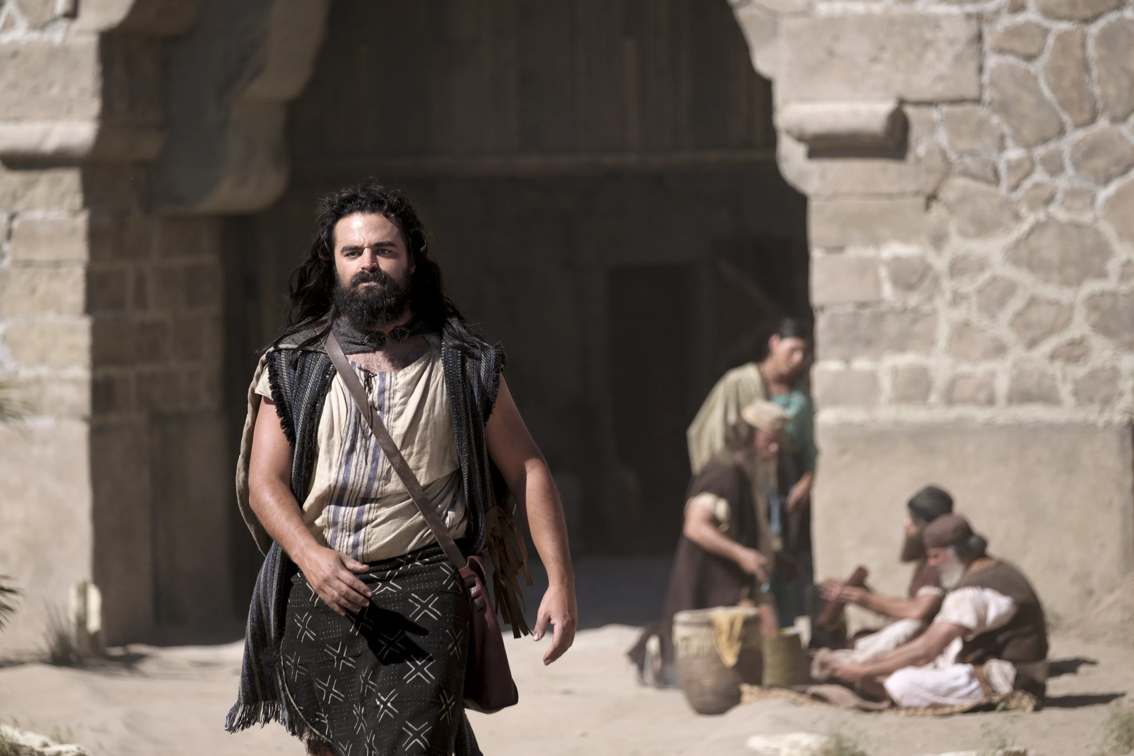 Ulufale atu Lamana i le fale a Lapana.