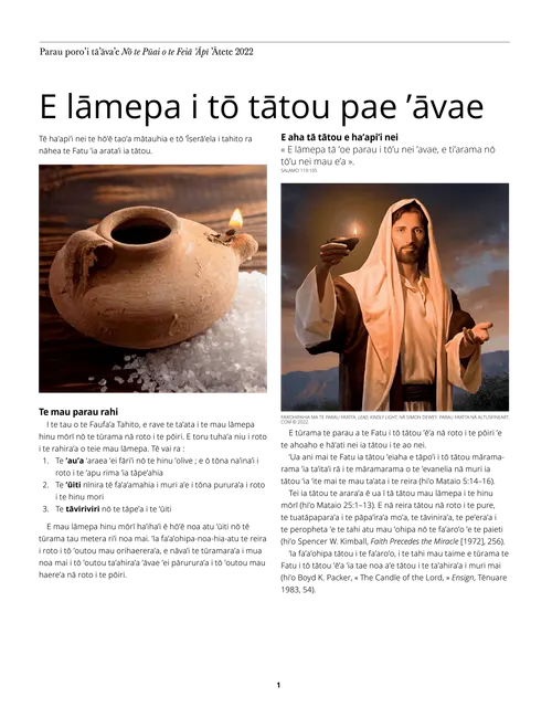 女孩在麥克風前唱歌