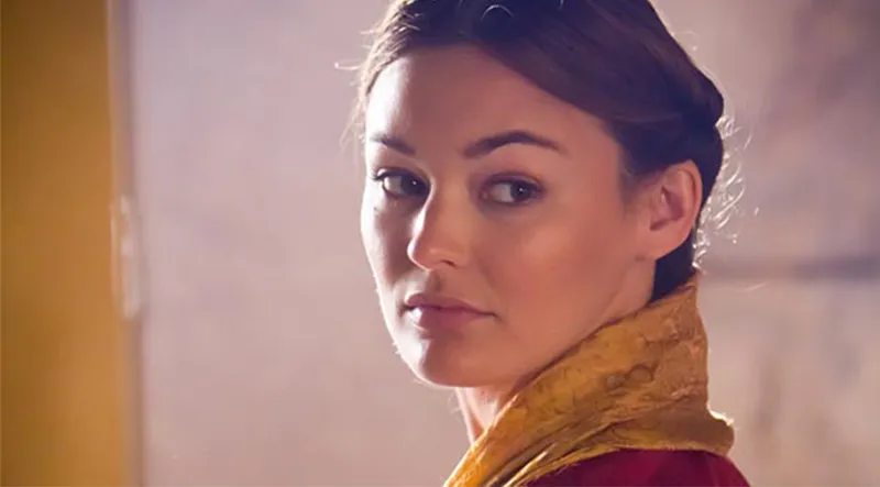 Esther has courage and trusts in the Lord