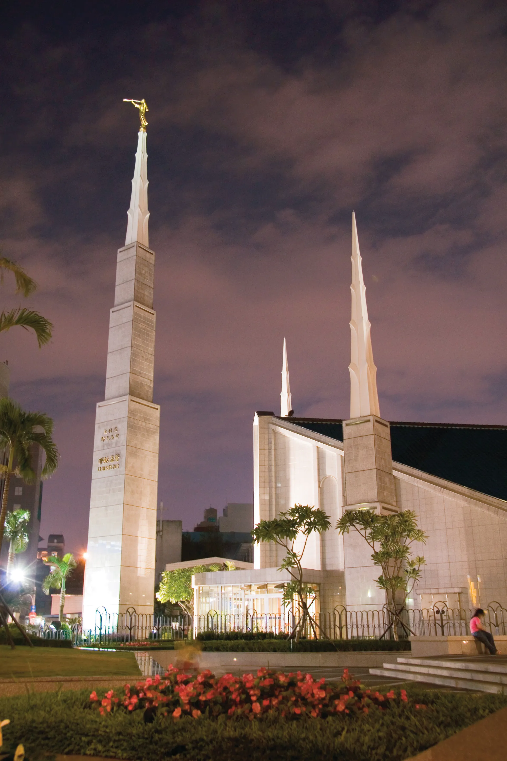 The Taipei Taiwan Temple spires in the evening, including the entrance and grounds.