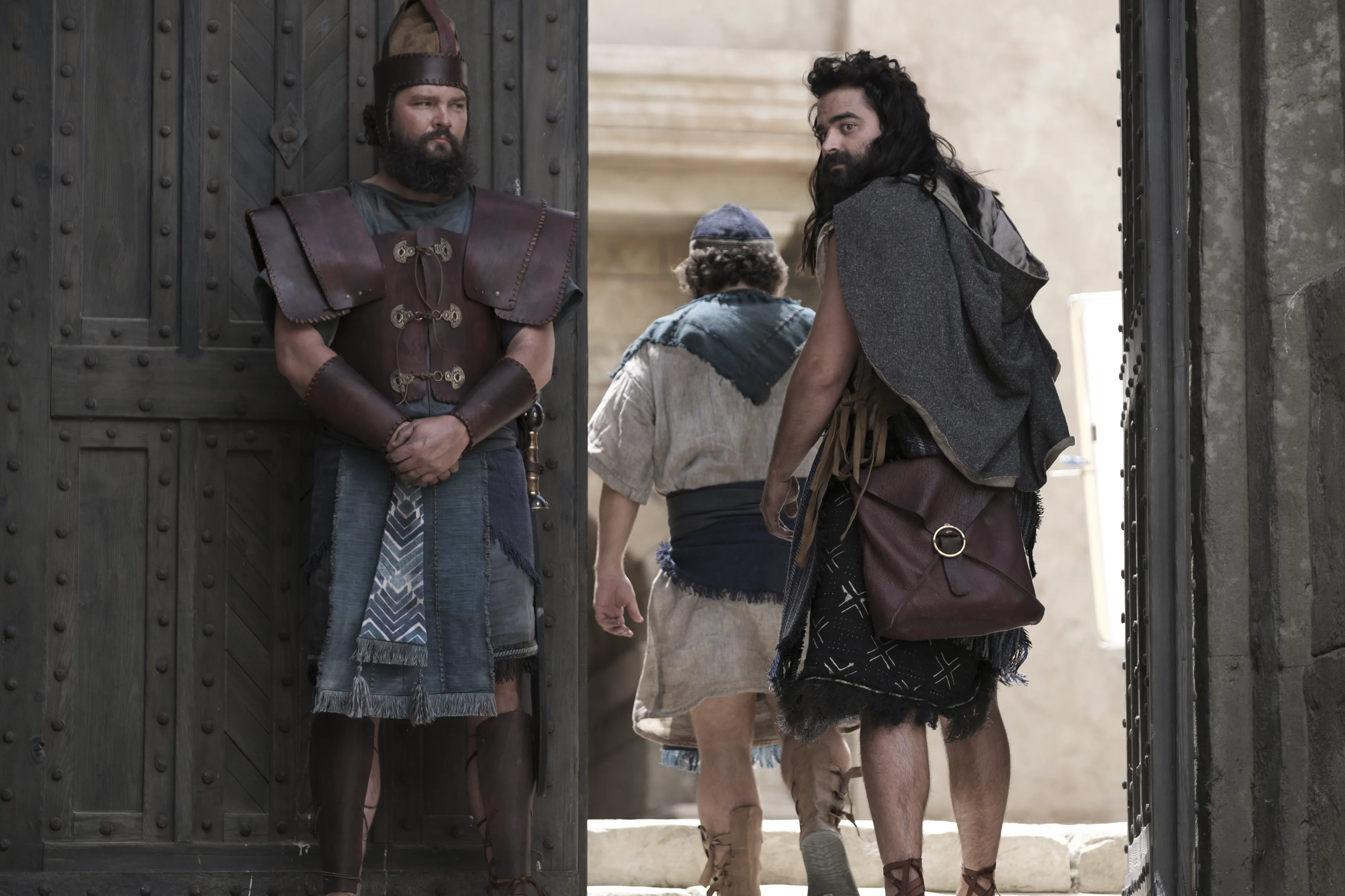 Ua ave atu Lamana i le fale o Lapana.