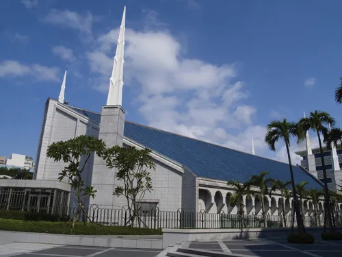 The Taipei Taiwan Temple, with a view of two front spires and a partial view of the back three spires, a view of the arches on the side of the building, and a partial view of the grounds around the temple.