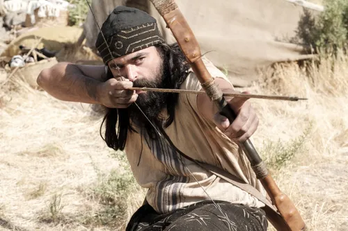 Laman drawing his bow