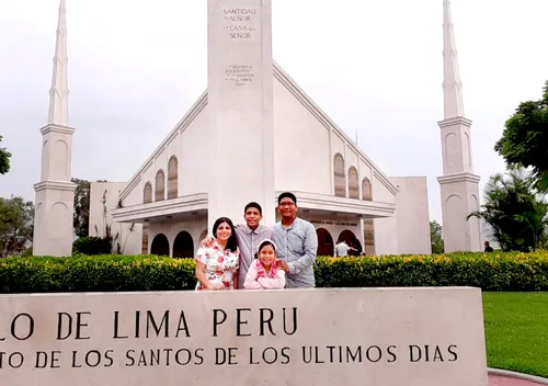 Family in front of the Lima Peru Temple