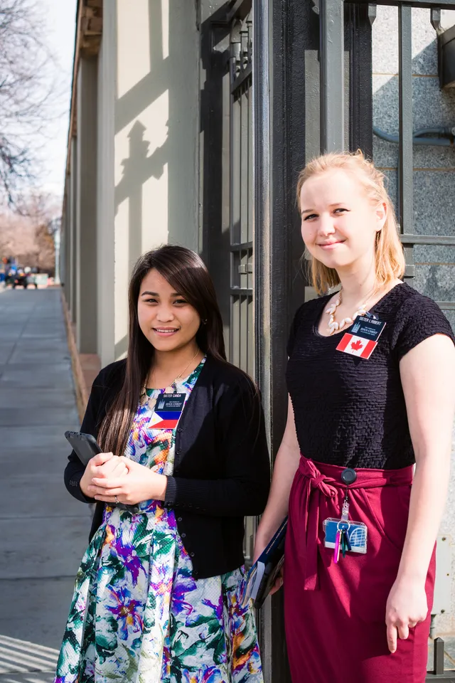 Sister Missioanaries at SLC Temple Square