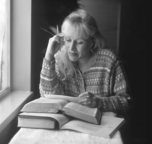 woman studying scriptures