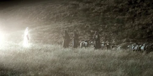 Luke 2:8–15, Shepherds watch an angel approach