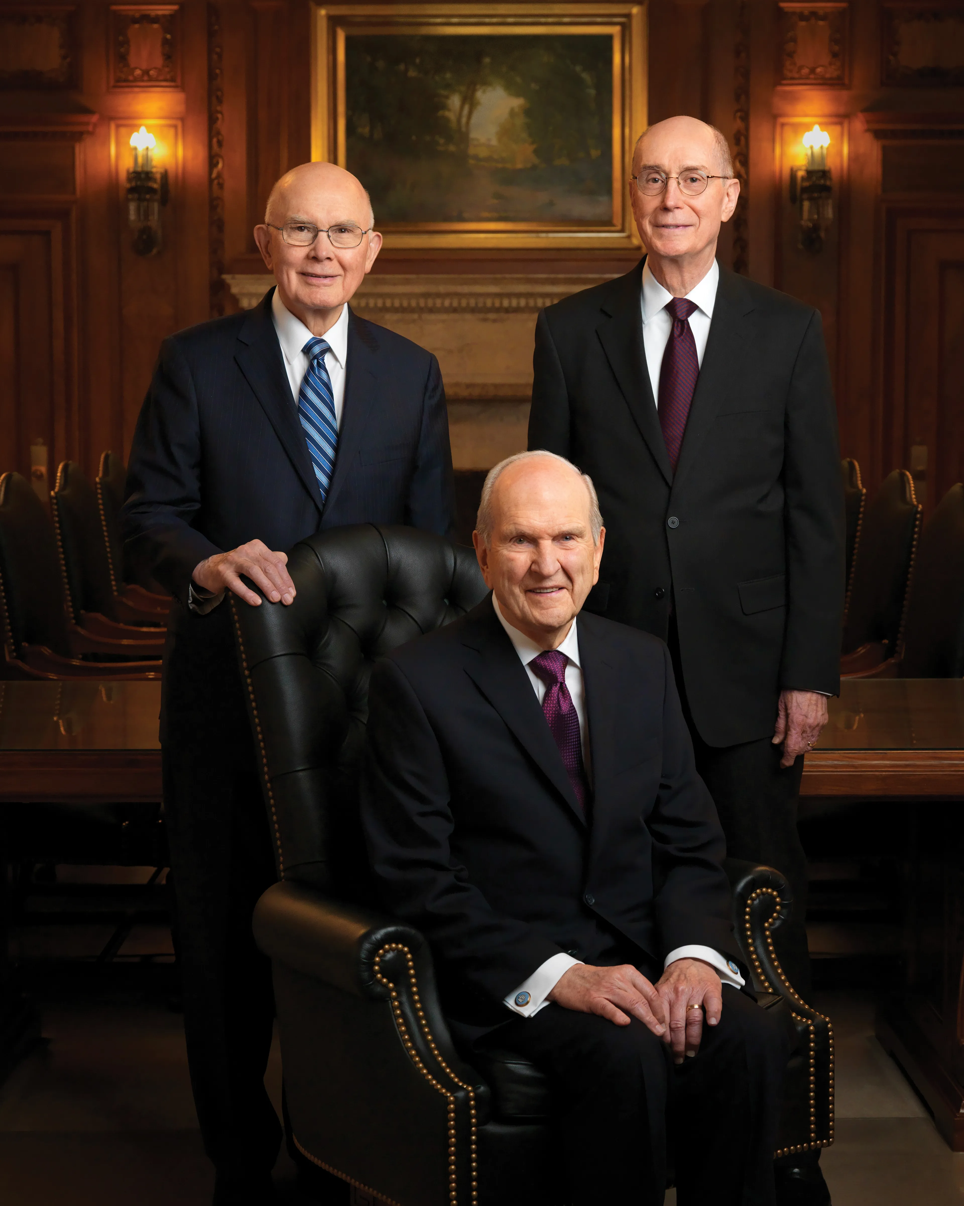 El retrato oficial de la Primera Presidencia de La Iglesia de Jesucristo de los Santos de los Últimos Días: el presidente Russell M. Nelson, el presidente Dallin H. Oaks y el presidente Henry B. Eyring.