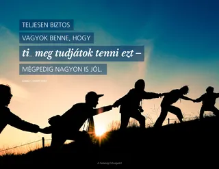 hegyet mászó fiatal