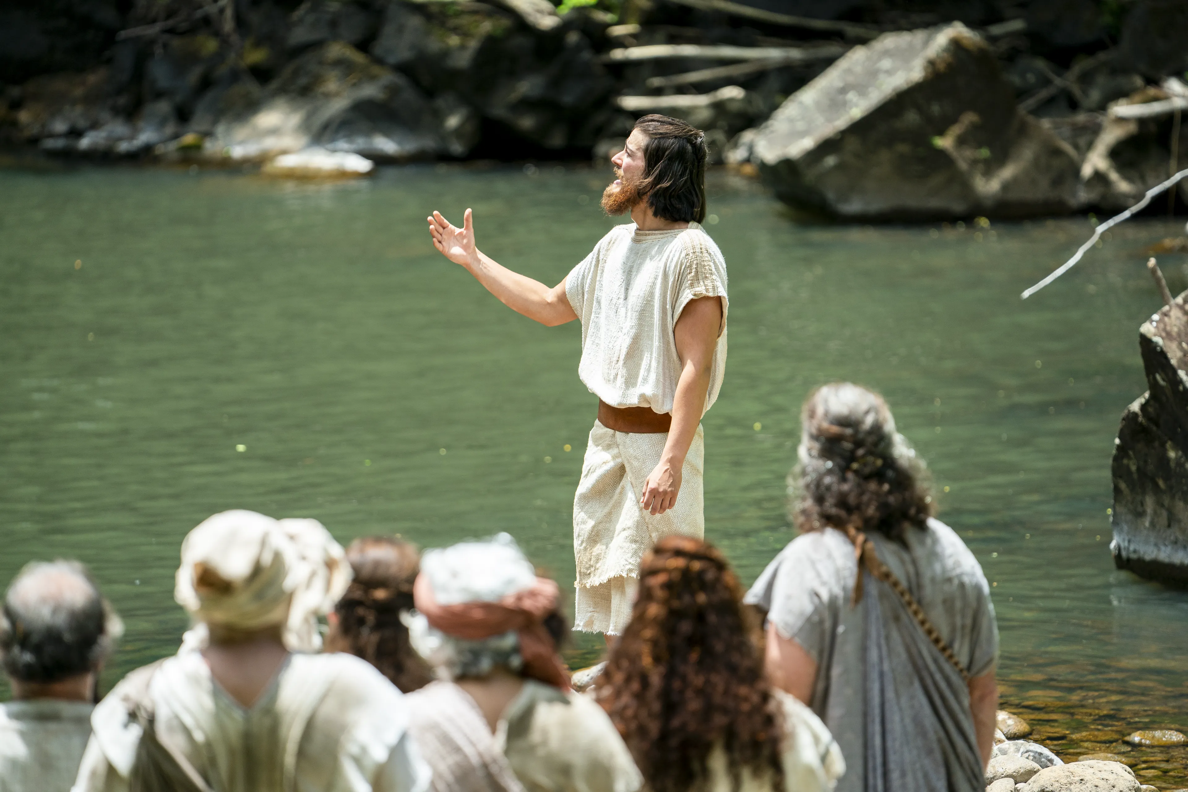 Alma prepares to baptize people at the Waters of Mormon.
