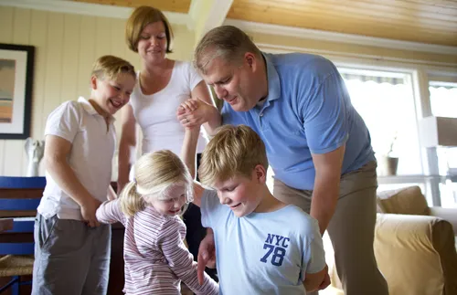 克里遜·卡爾森和家人