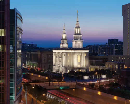 An exterior view of the Philadelphia Pennsylvania Temple at night.