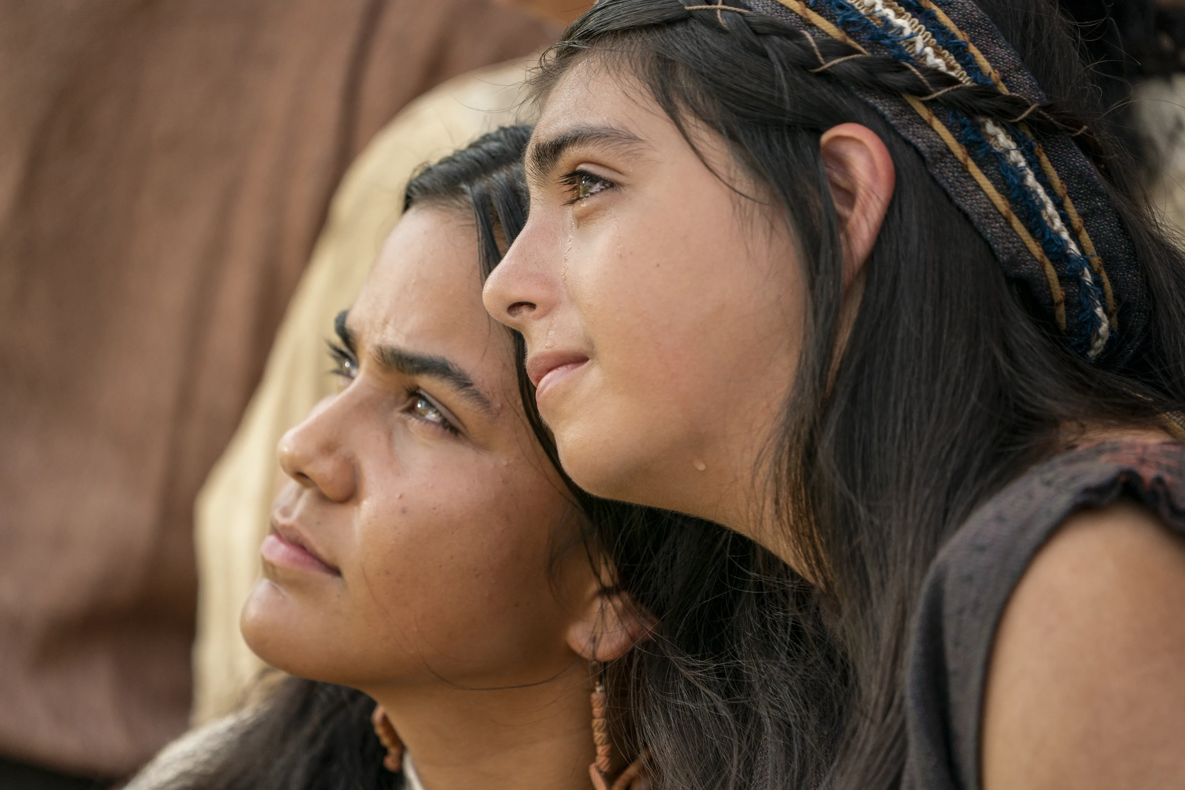 Families gather and kneel as they listen to King Benjamin in the Land of Zarahemla.