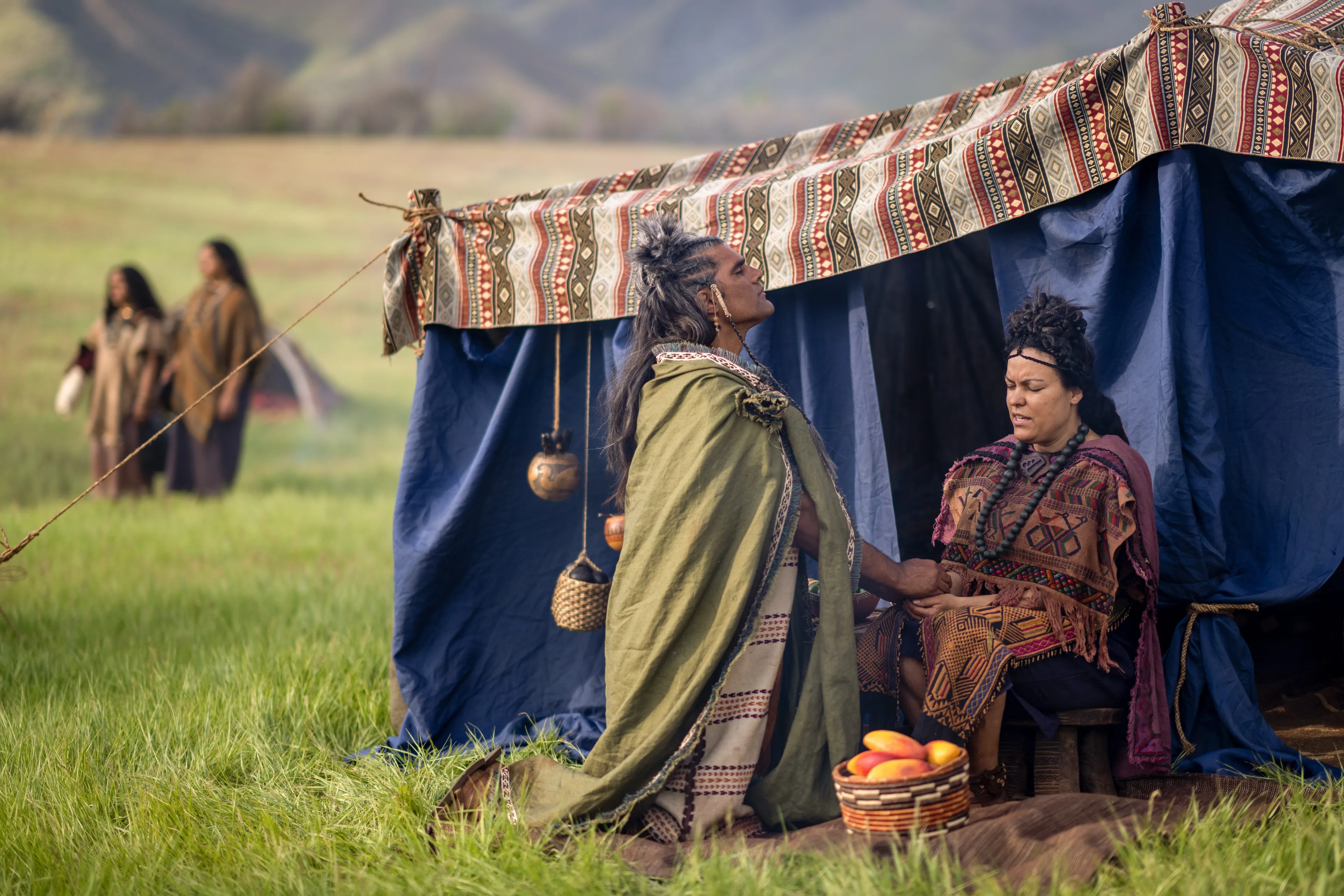 Anti-Nephi-Lehi and his wife pray as they wait to hear from the sons of Mosiah at the borders of the Land of Zarahemla.
