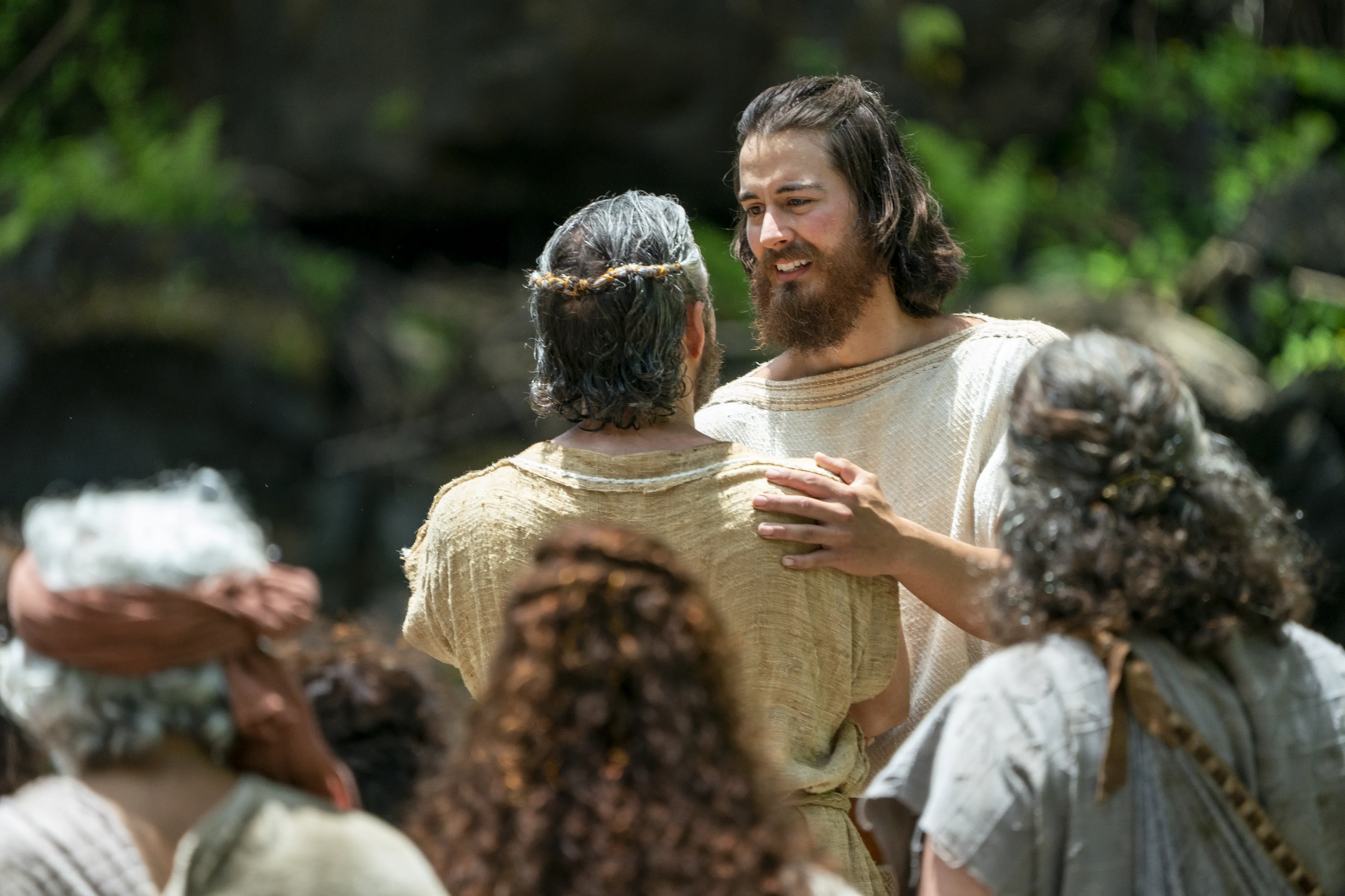 Alma prepares to baptize people at the Waters of Mormon.