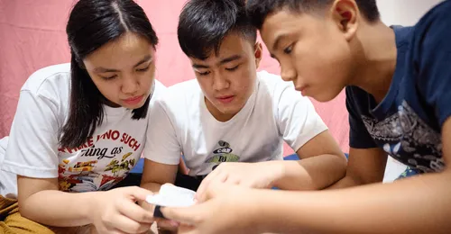 siblings reading together