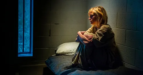 감옥에 갇힌 여성