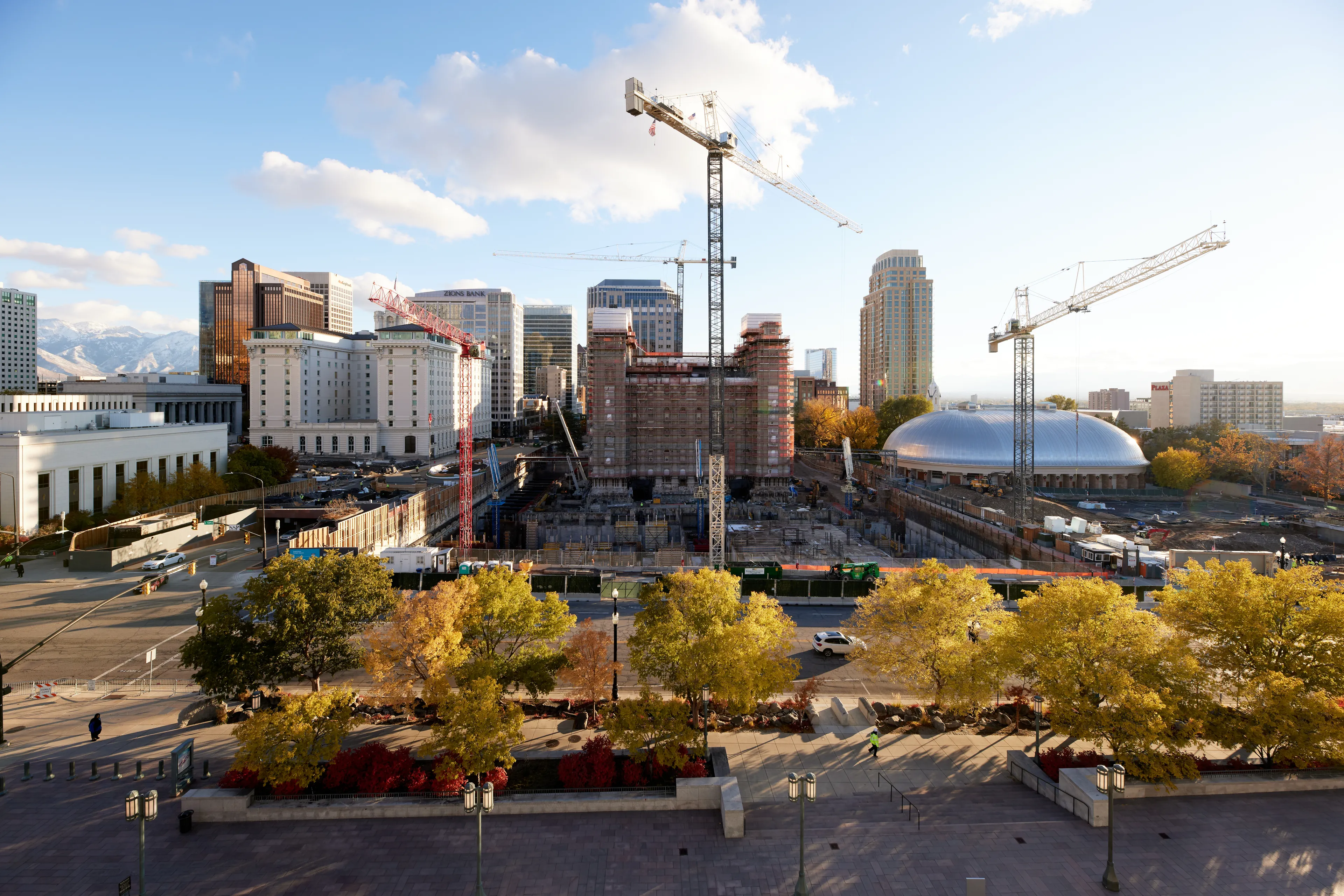 Progress on the remodeling of the Church Office Building plaza as part of the Temple Square renovation project in Salt Lake City, Utah, November 2022.  © undefined ipCode 1.