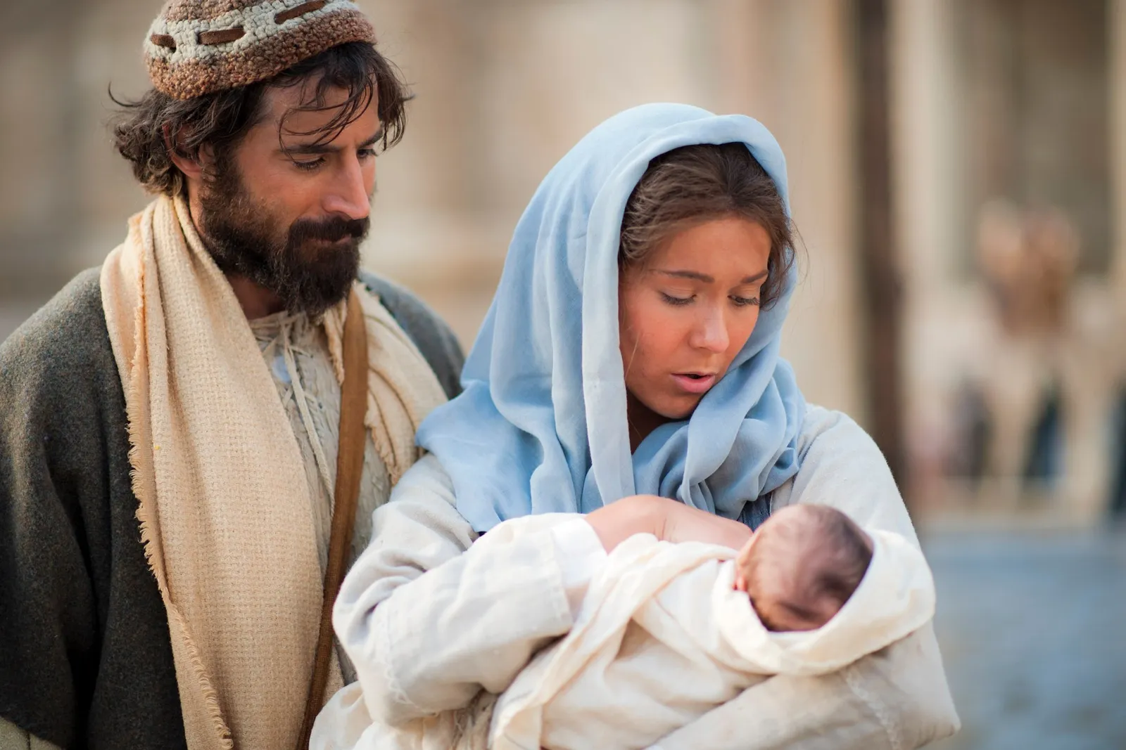Mary, Joseph, and baby Jesus at the temple.