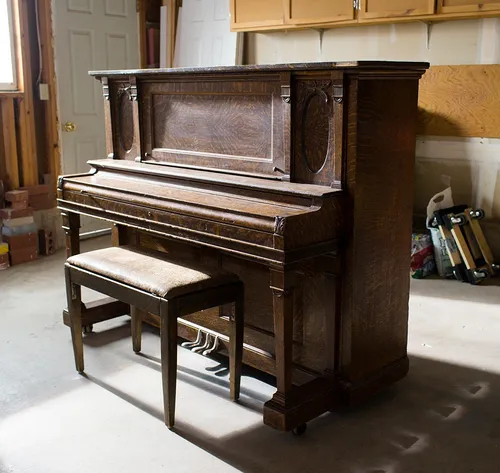 brown piano