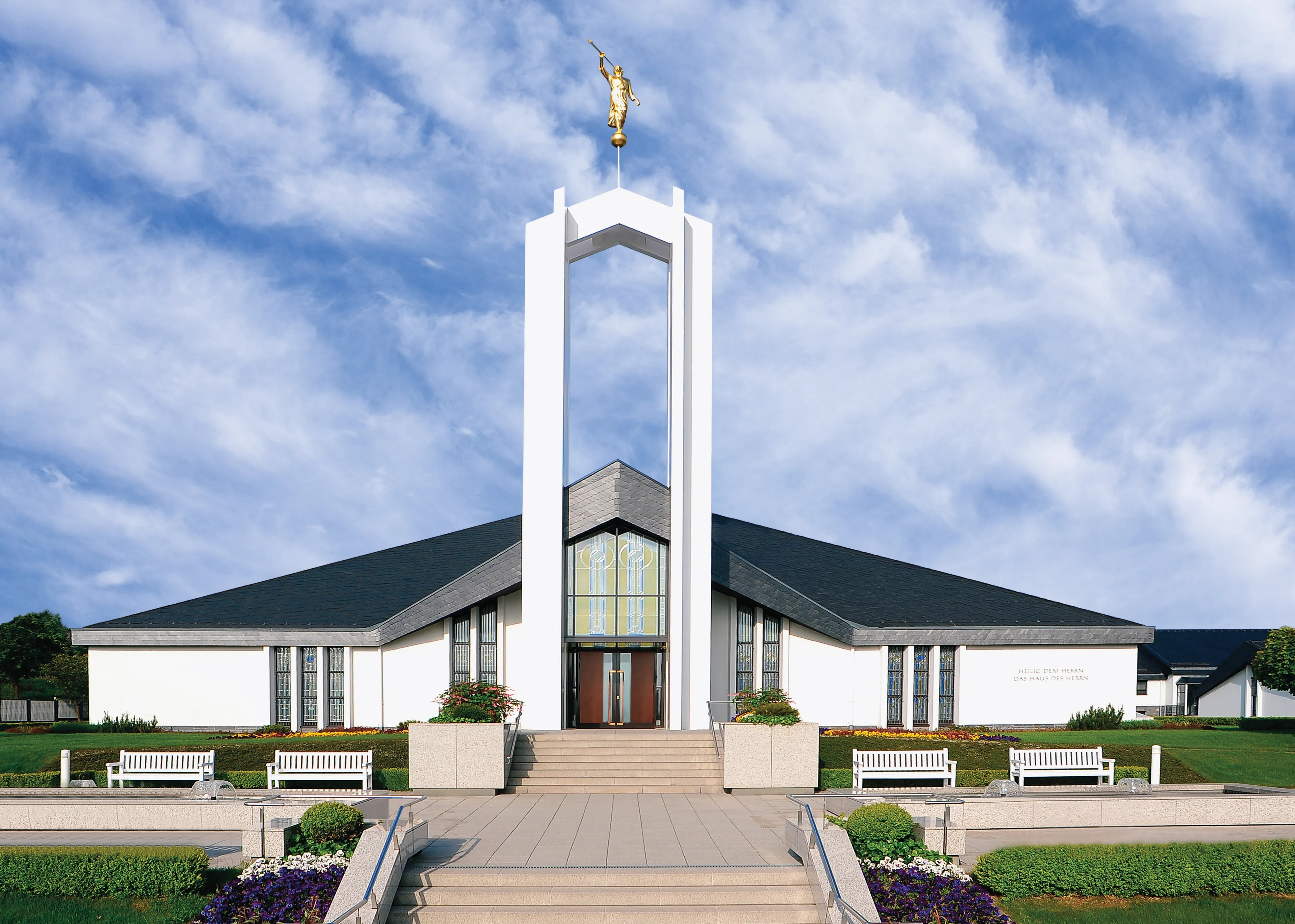 Temipale Falaipeeki Siamané (Freiberg Germany Temple)