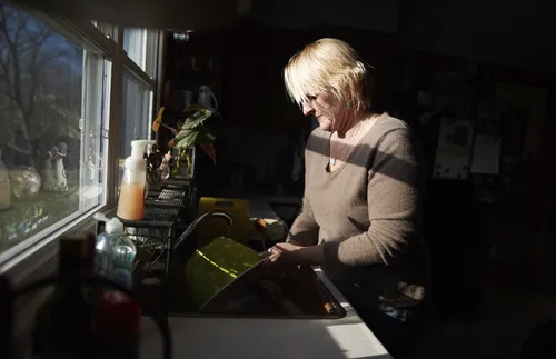 Shelly washing dishes