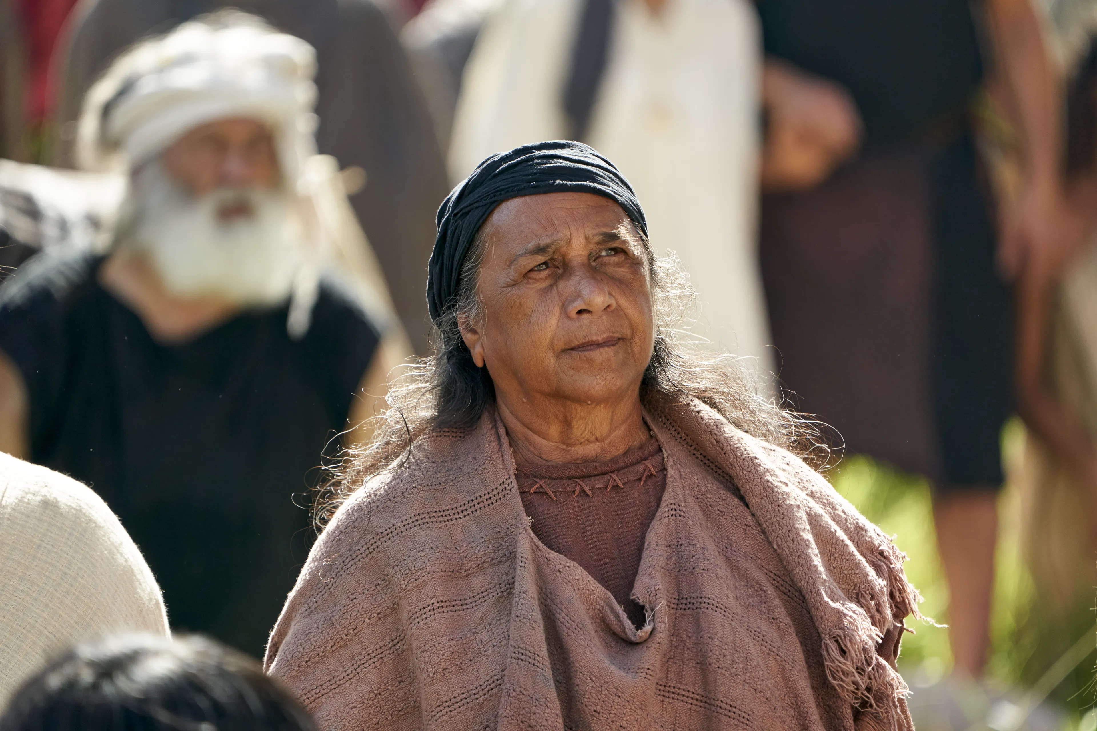 Men and women gather to listen to King Benjamin in the Land of Zarahemla.