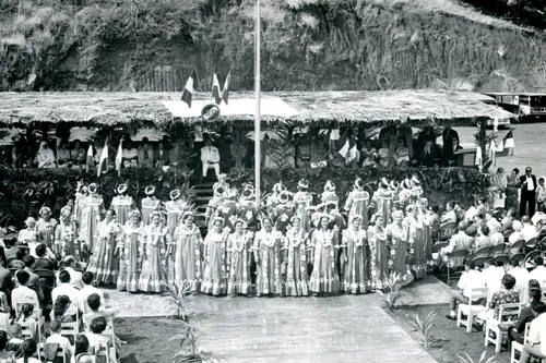 Pupu Mama Ruau performing