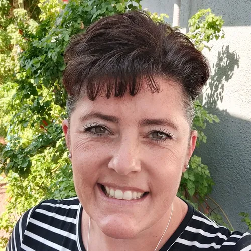 portrait of Jennifer Estes