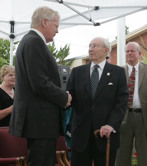 President Hinckley with Icelandic President Ólafur Ragnar Grímsson