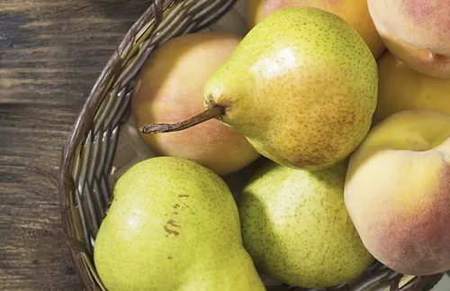 basket of peaches and pears