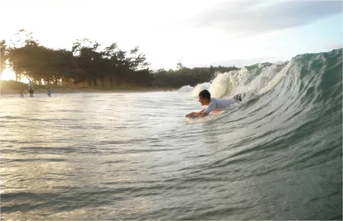 Hulilau Beach - Ohana (family watching son)