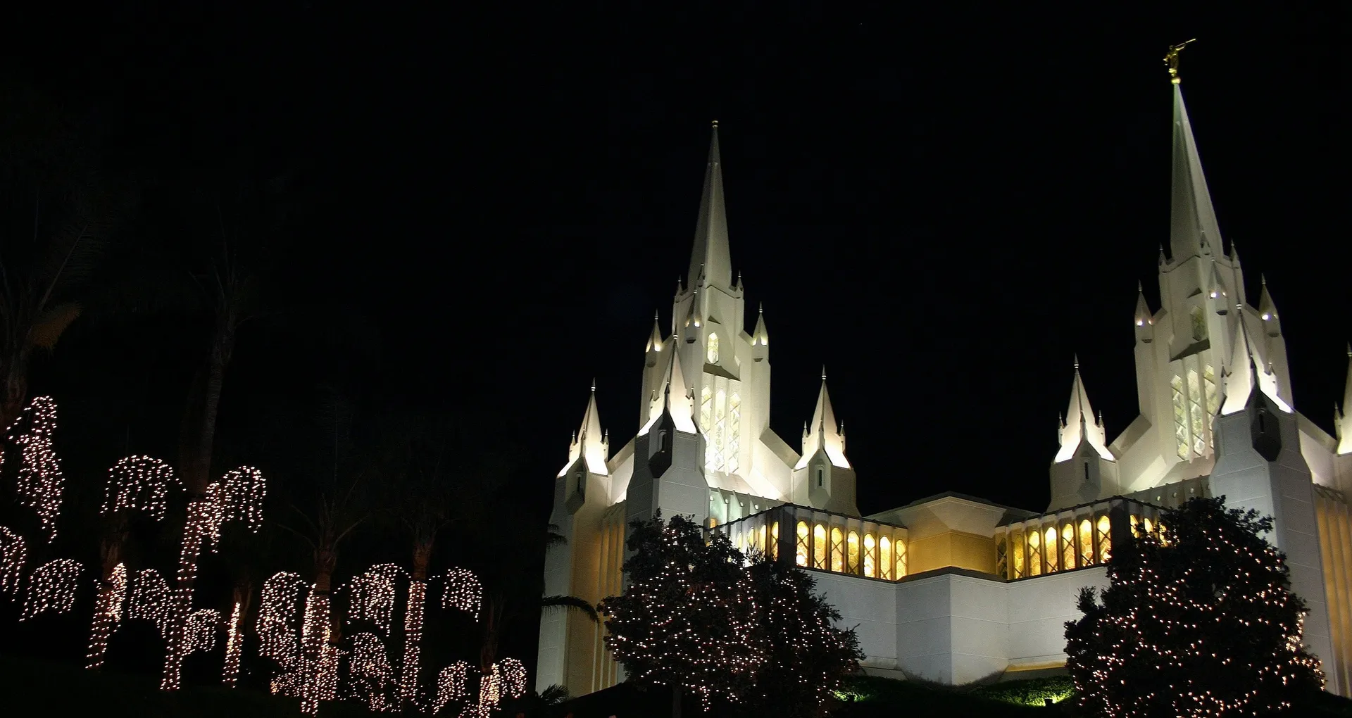The San Diego California Temple in the evening during Christmas.