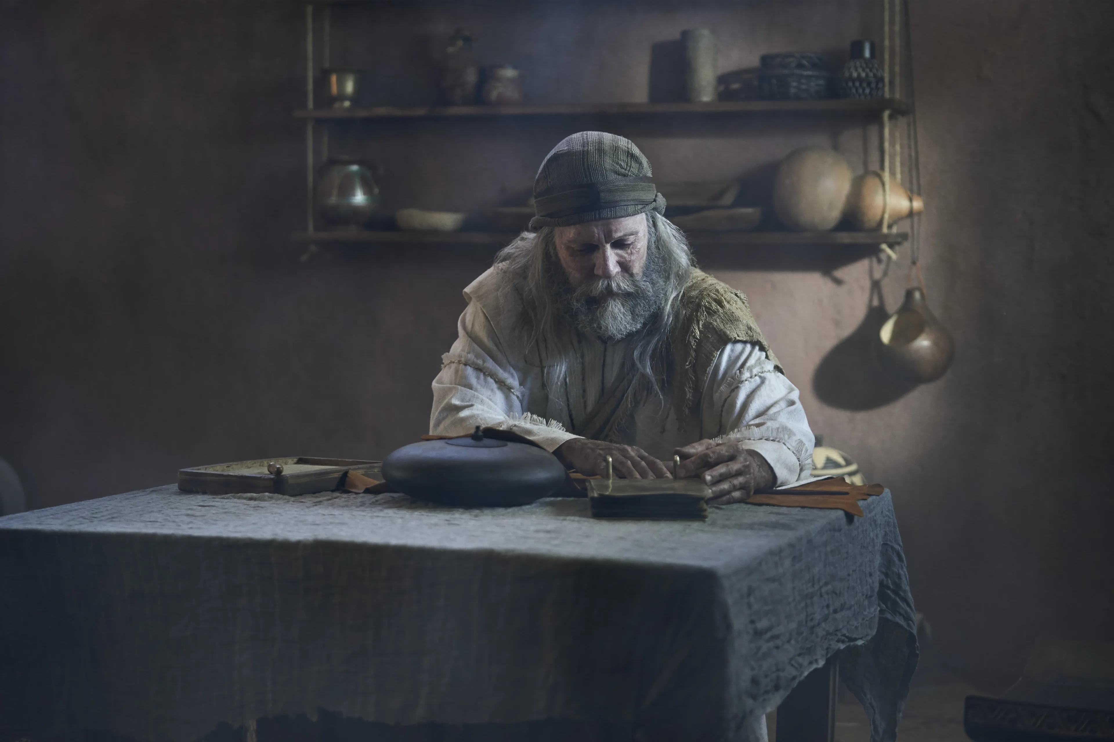 Jacob reads the plates.