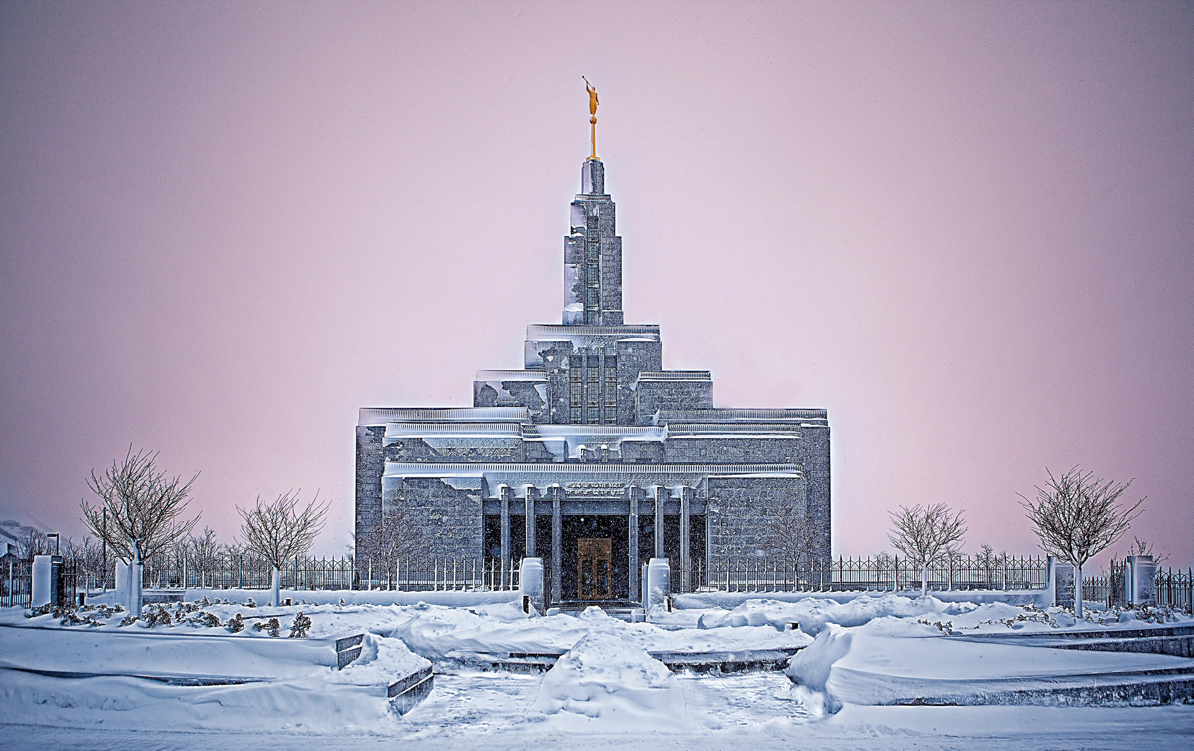 A view of the front of the Draper Utah Temple in the winter.