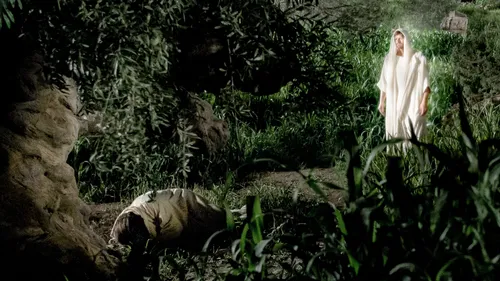 angel comforts Jesus in Gethsemane