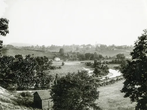Old black-and-white photo of Kirtland, Ohio