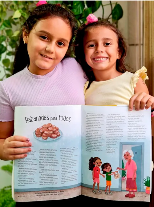 Image of two girls holding the Friend magazine