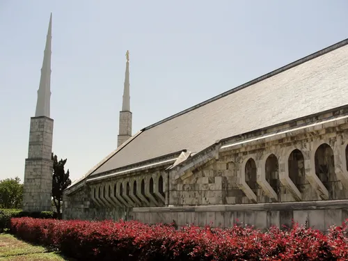 One of the sides of the Dallas Texas Temple, showing the stone arches on the building.