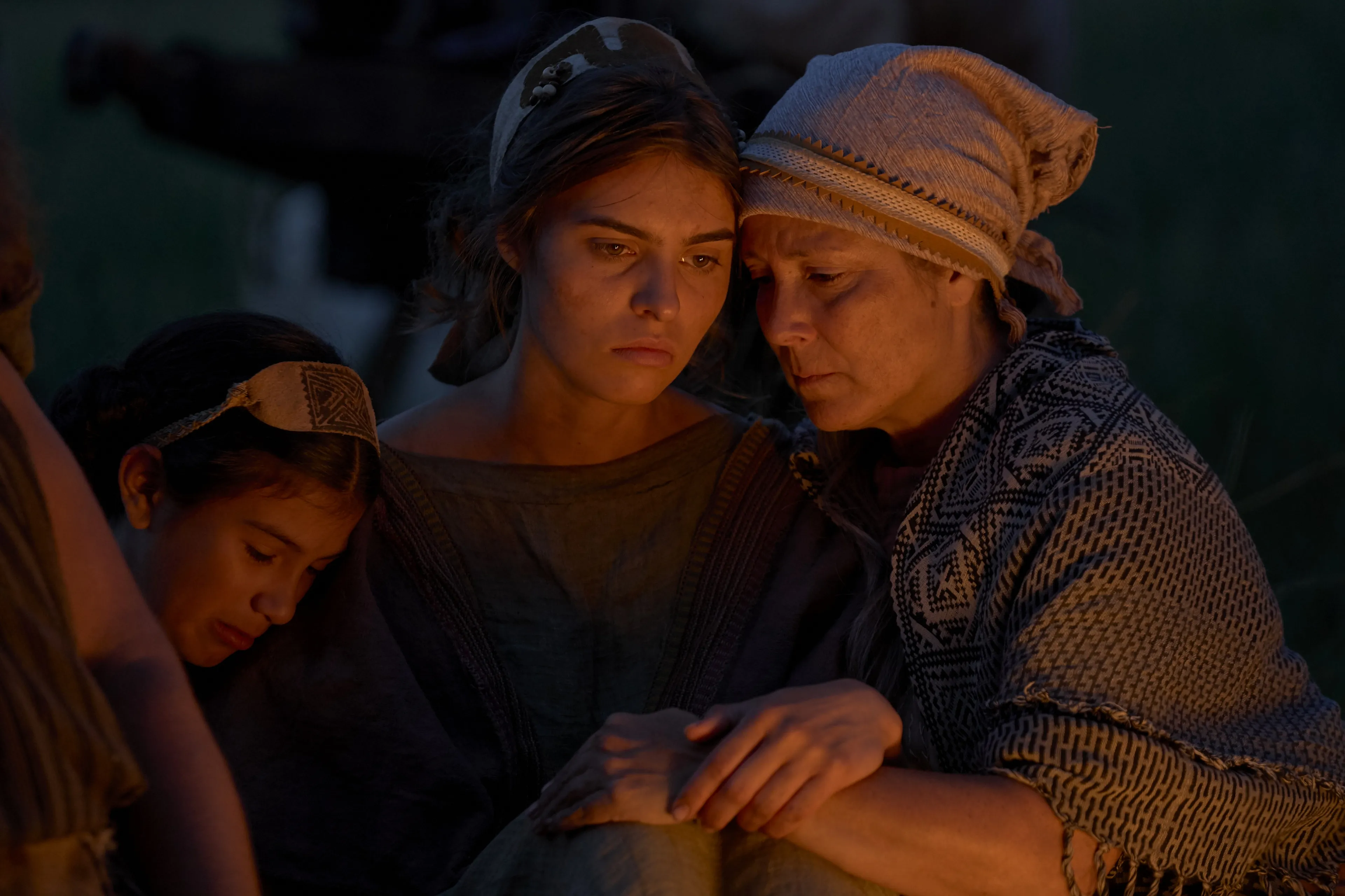 Ishmael's wife comforts her daughter after they flee the Lamanites.