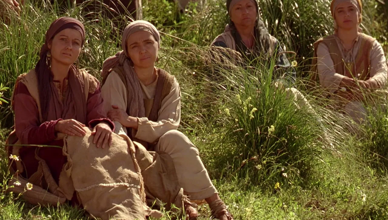 Jesus teaches the multitude