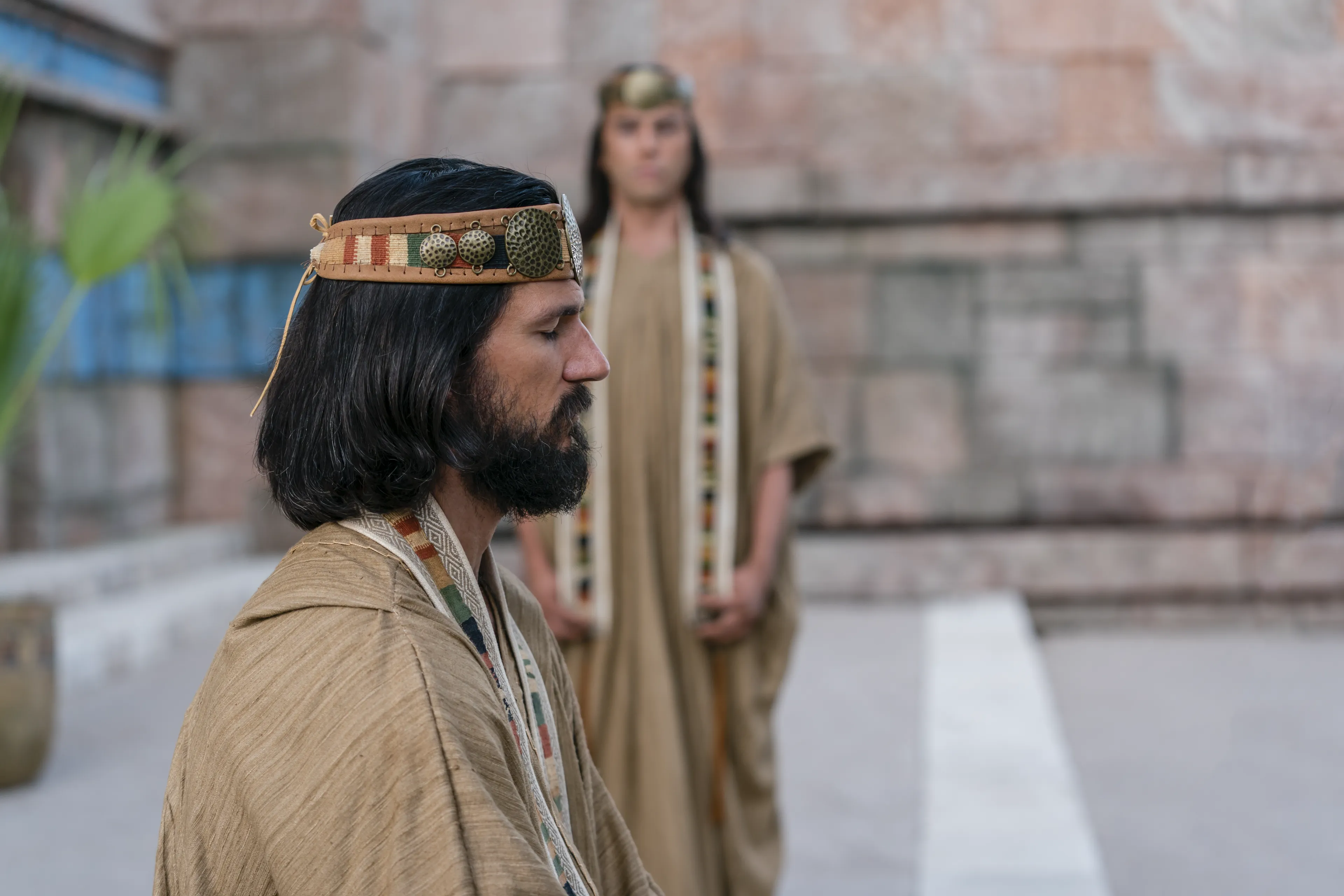 Nephihah approaches Alma the Younger as he sits on the judgement seat in the city of Zarahemla.