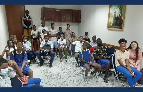 Inviting others to come to church