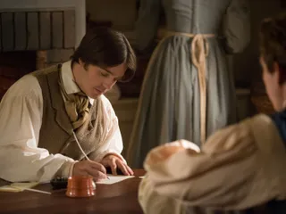 Joseph Smith dan Oliver Cowdery menterjemahkan kepingan-kepingan emas.