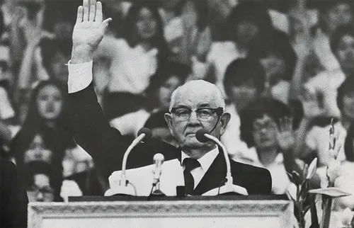 President Kimball announcing a temple in Tokyo